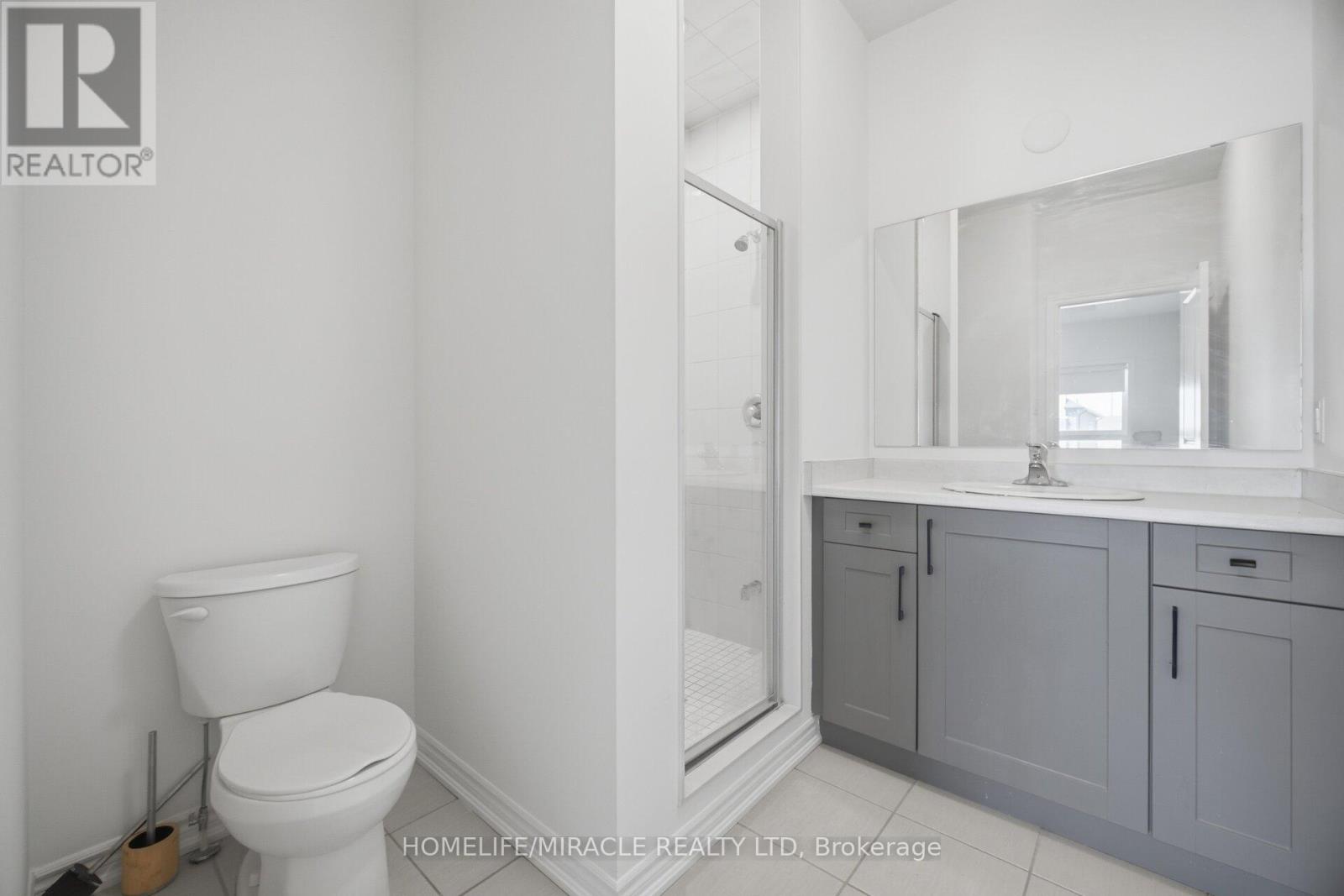 19 DONALD FICHT CRESCENT - 23