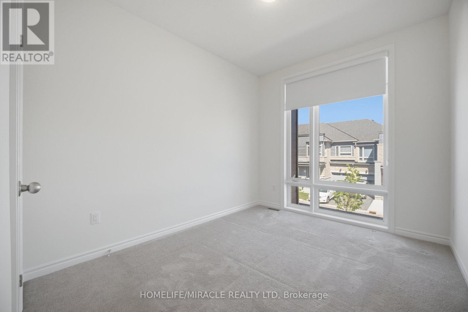 19 DONALD FICHT CRESCENT - 24