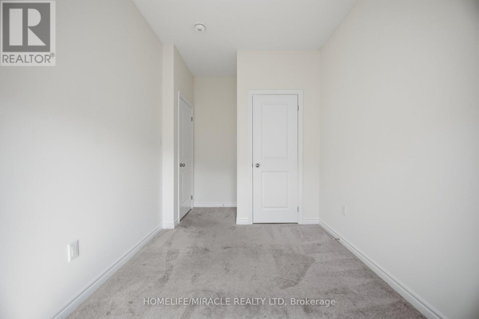 19 DONALD FICHT CRESCENT - 29