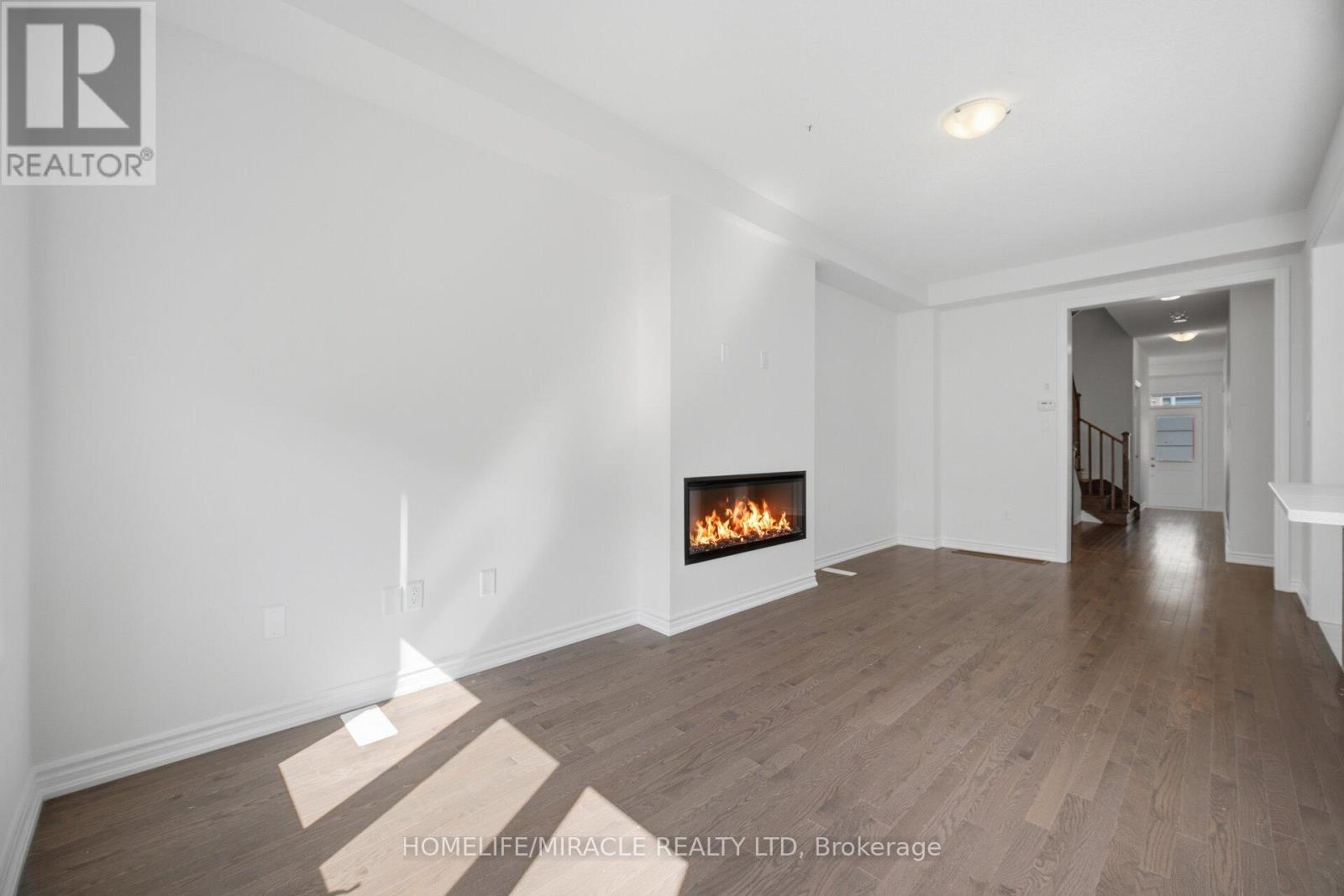 19 DONALD FICHT CRESCENT - 5