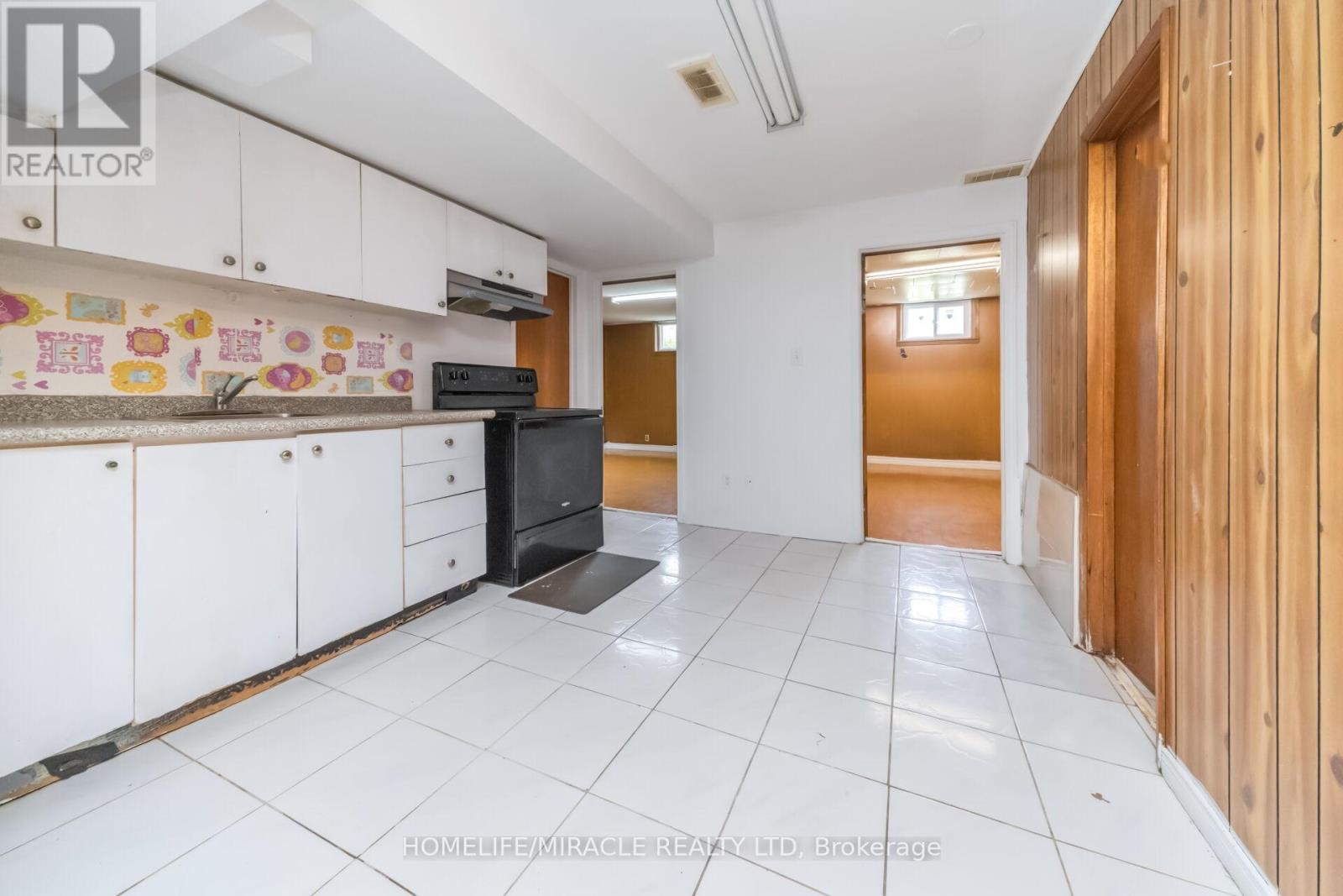 7187 DARCEL AVENUE - 34