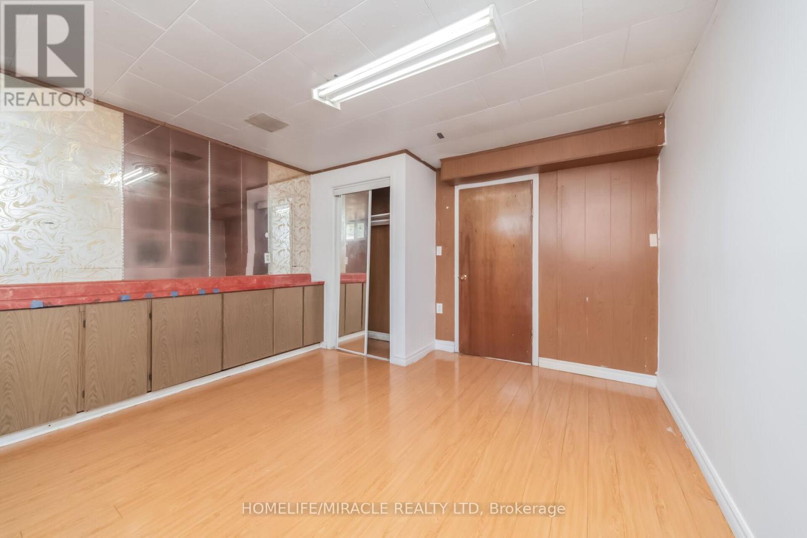 7187 DARCEL AVENUE - 38