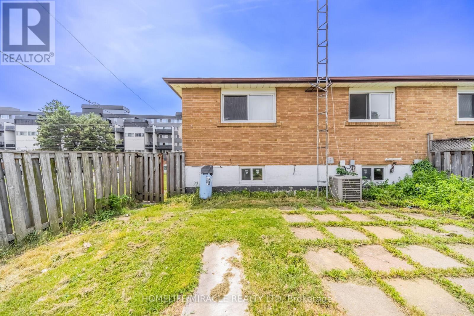 7187 DARCEL AVENUE - 47