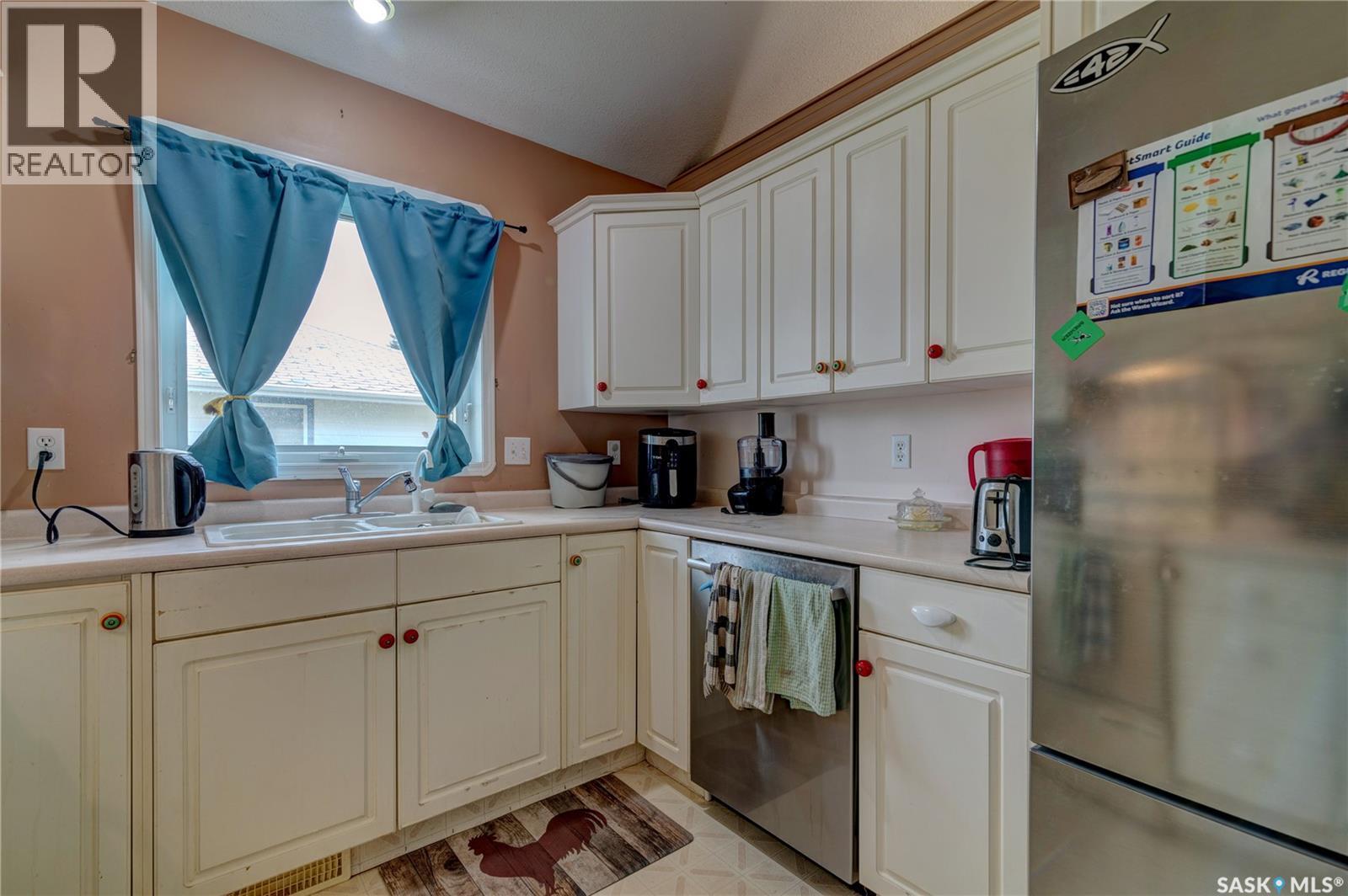 1340 Connaught STREET — photo 13