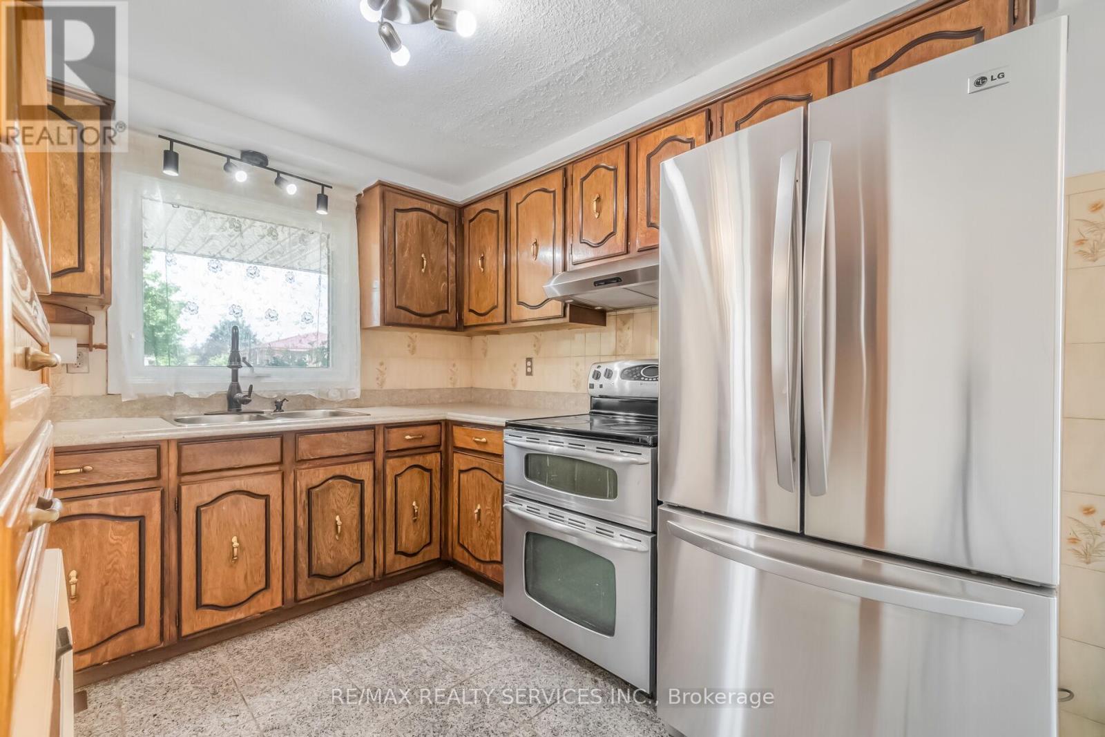 1259 ERNEST AVENUE - 15