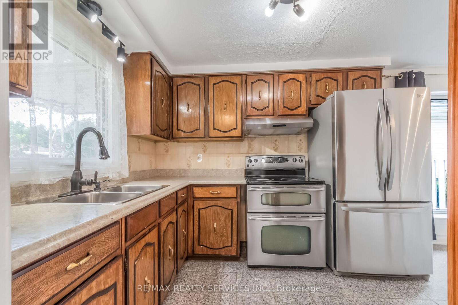 1259 ERNEST AVENUE - 14