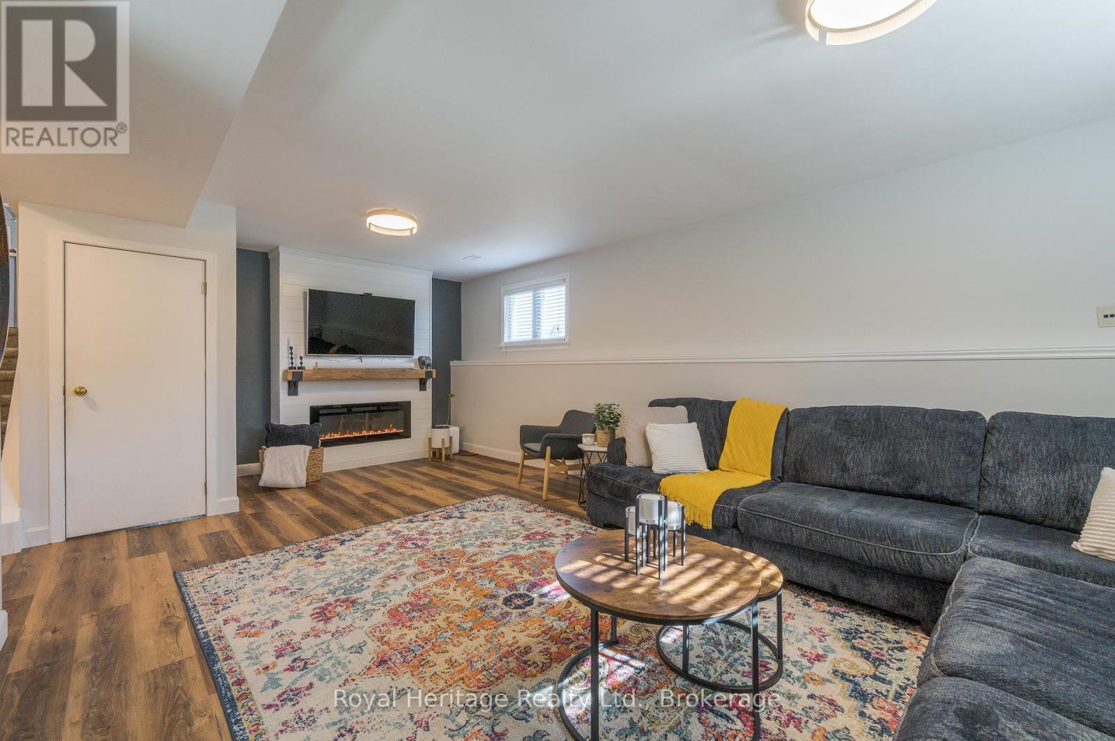 25 HEWSON DRIVE - 32