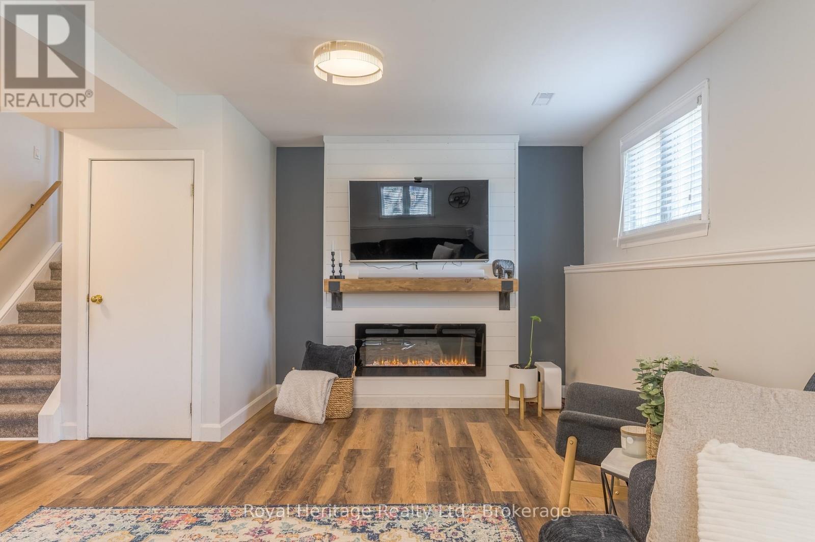 25 HEWSON DRIVE - 33