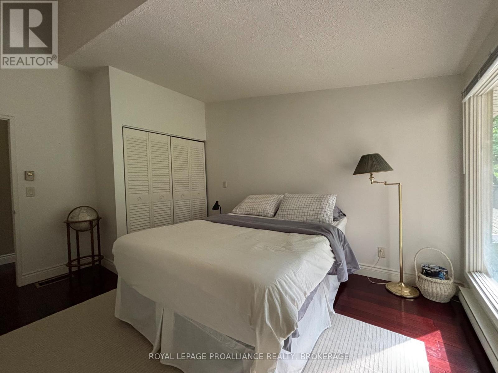 27 RIVERSIDE DRIVE - 20
