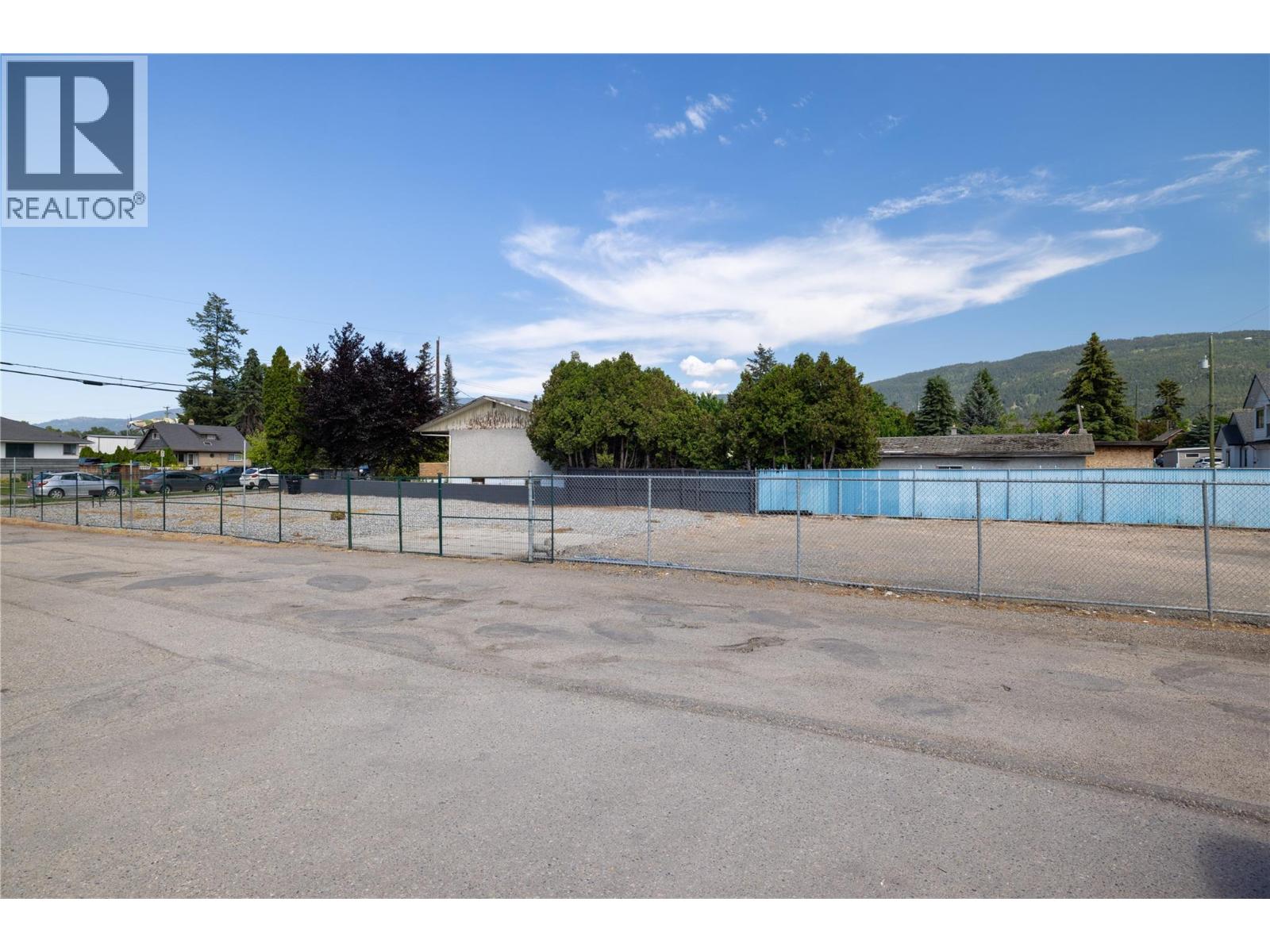 2602 45th Avenue, Vernon — photo 3