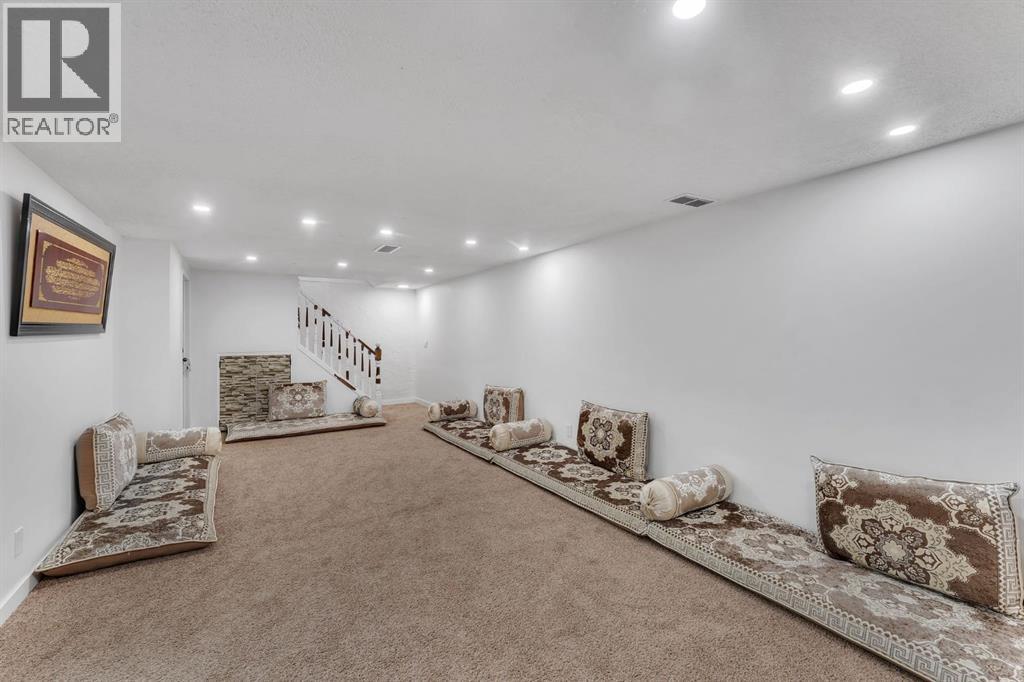 316 Templeton Circle NE - 34