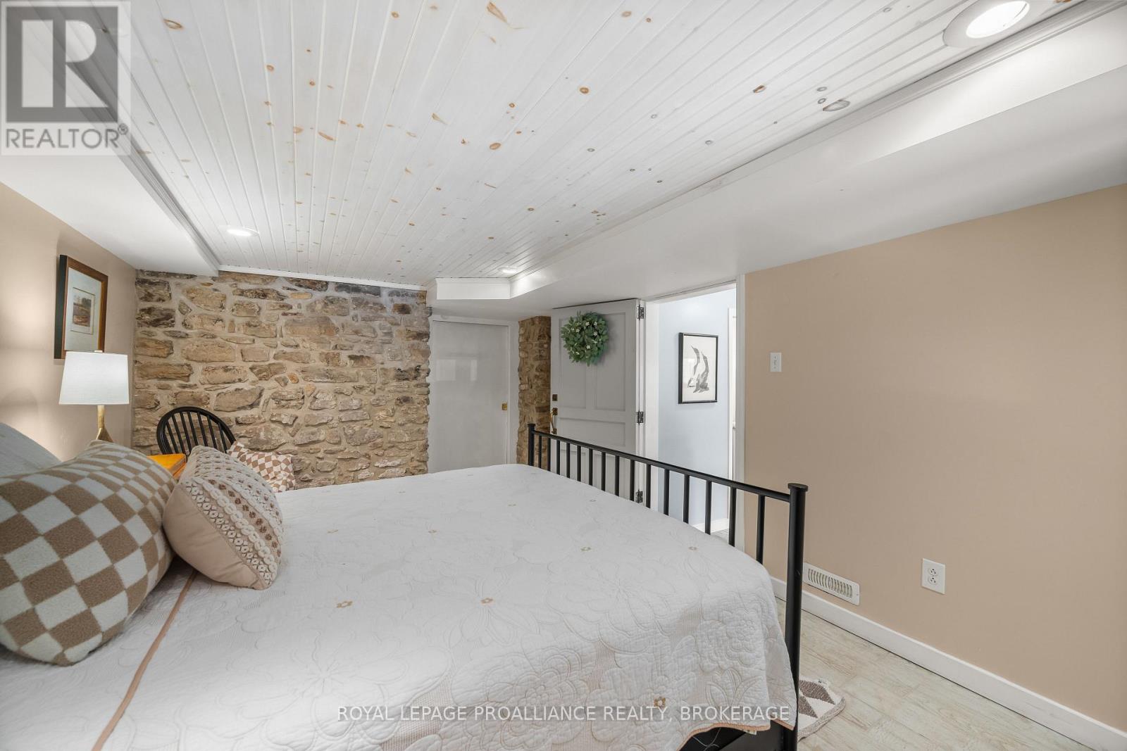 370 STONE STREET S - Image 42
