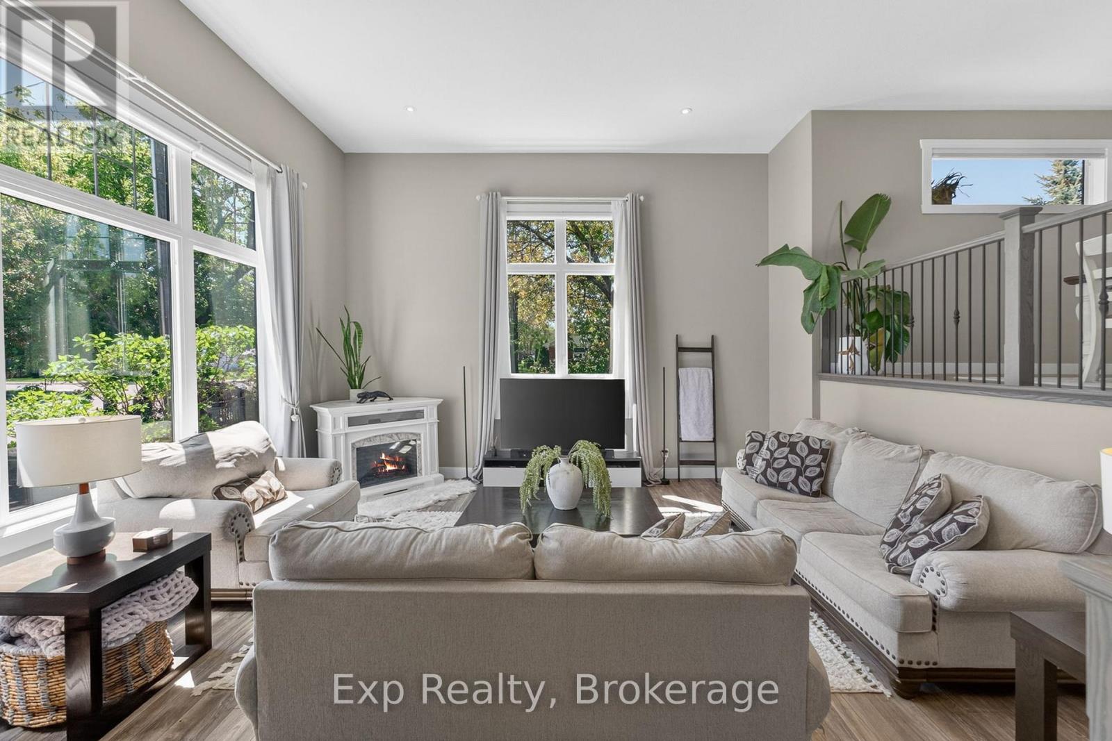 564 SIDNEY STREET - 3