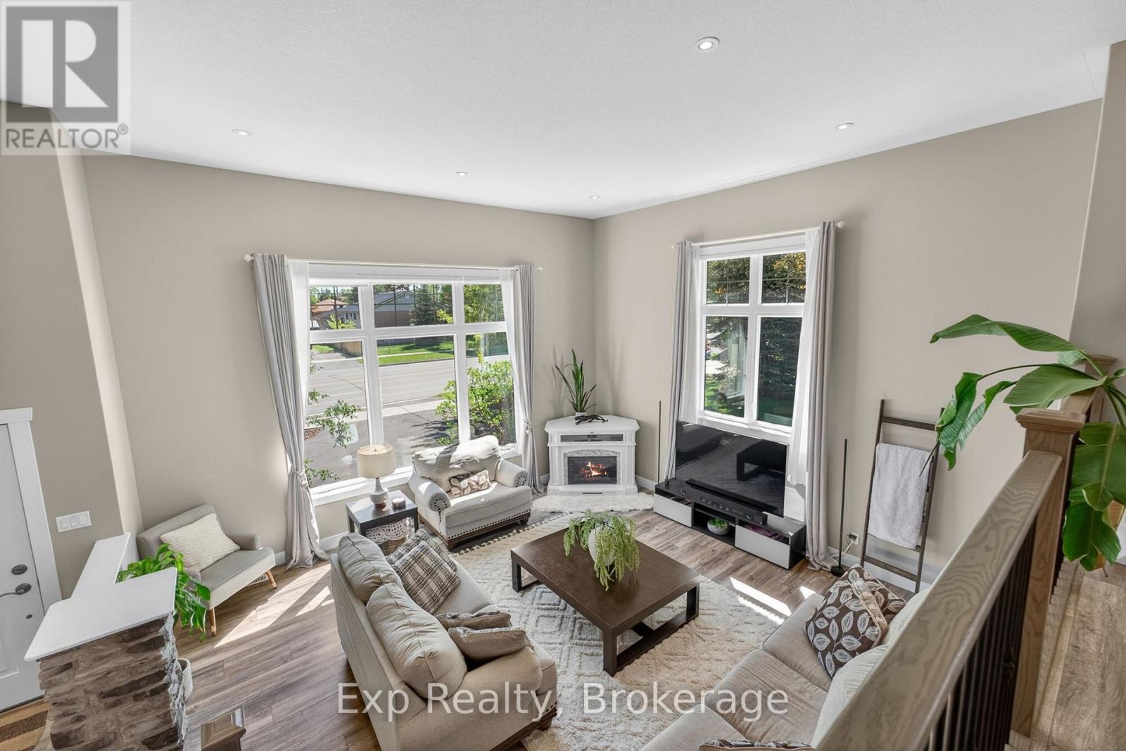 564 SIDNEY STREET - 5