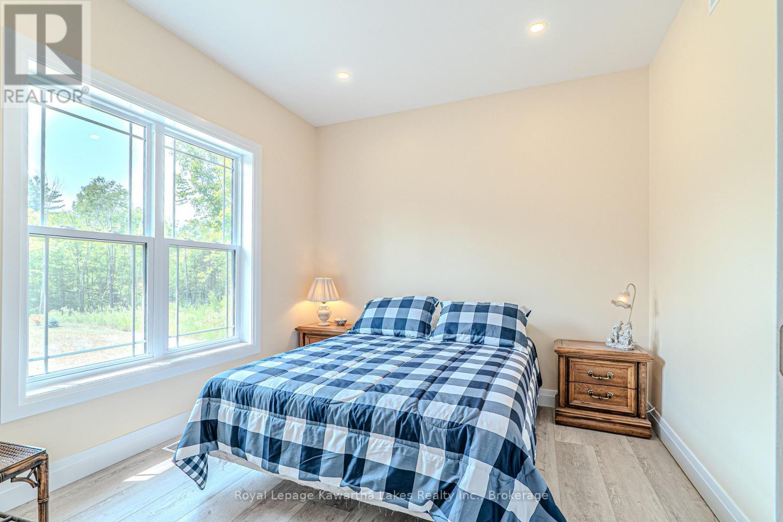 18 NEW PIERCE DRIVE - 25