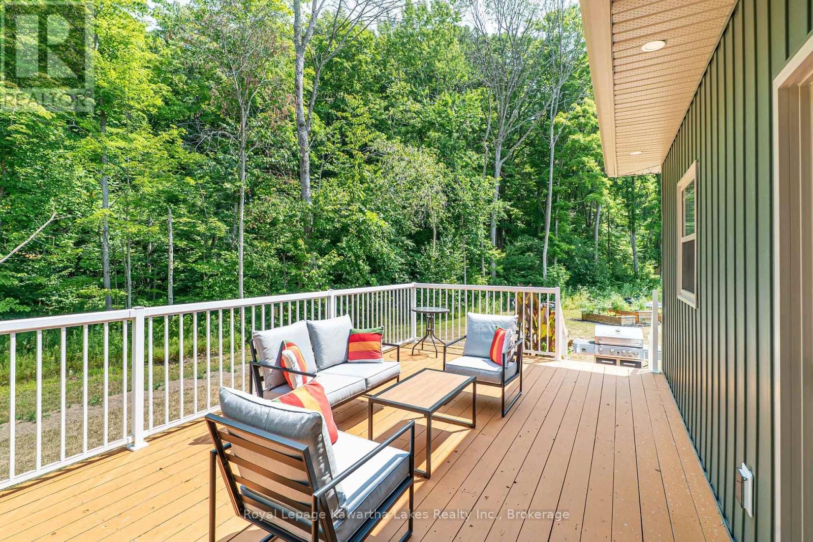 18 NEW PIERCE DRIVE - 38