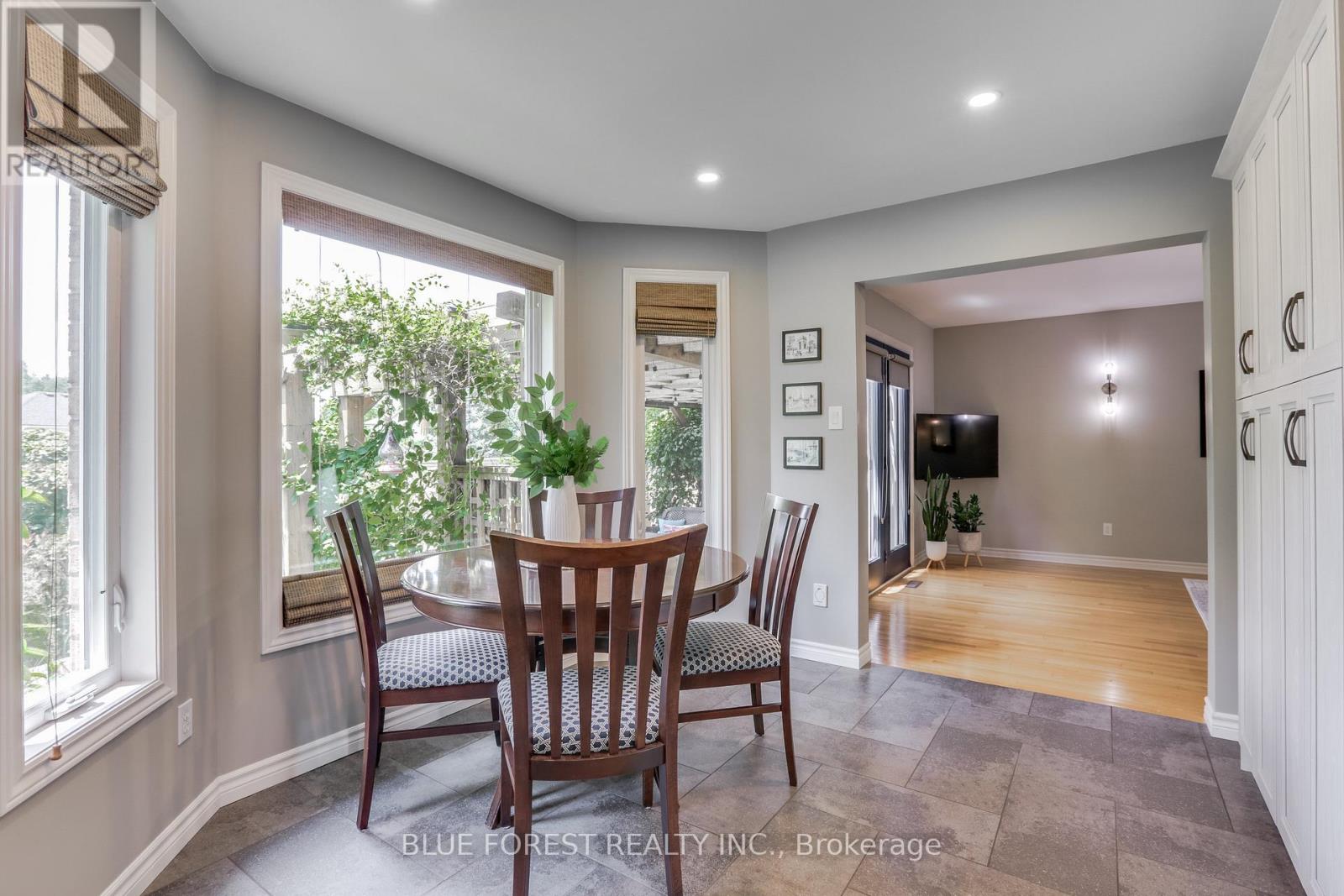 175 FOREST GROVE CRESCENT - Image 9