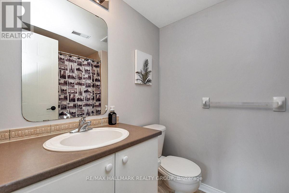 2 Bed, 3 Bath House for Sale in Ottawa – 16 LAKEPOINTE DRIVE, Ottawa – MLS# X13518714 - Image 16