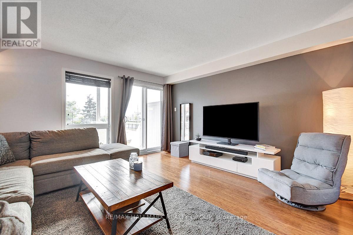 2 Bed, 3 Bath House for Sale in Ottawa – 16 LAKEPOINTE DRIVE, Ottawa – MLS# X13518714 - Image 9