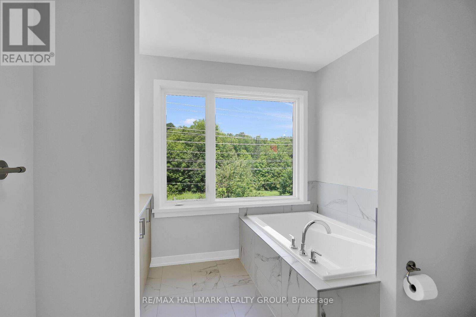 3 Bed, 3 Bath House for Rent in Ottawa – 749 NEWSTEAD CRESCENT, Ottawa – MLS# X13518716 - Image 30