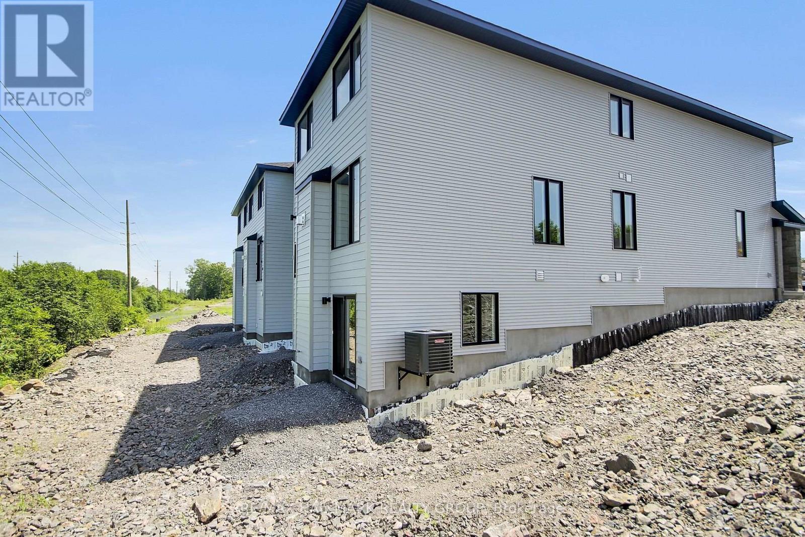 3 Bed, 3 Bath House for Rent in Ottawa – 749 NEWSTEAD CRESCENT, Ottawa – MLS# X13518716 - Image 44