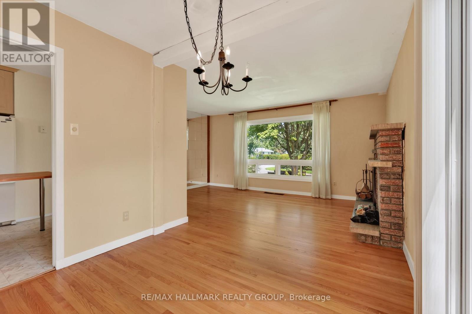 738 STILES CRESCENT - 13