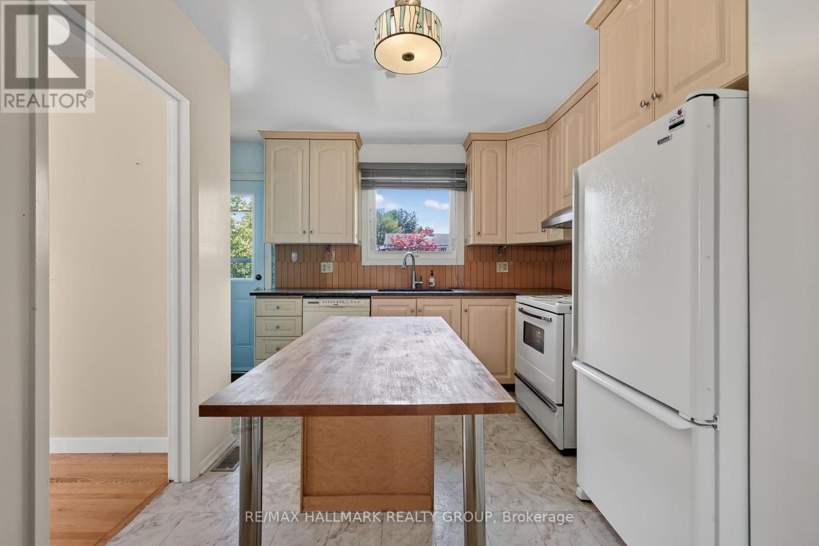 738 STILES CRESCENT - 16