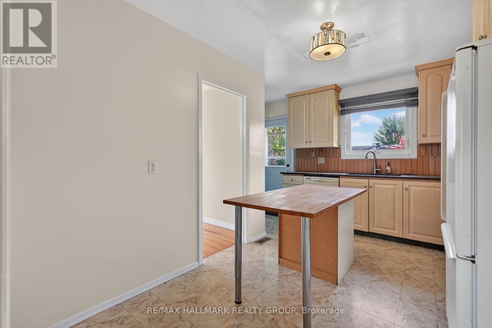3 Bed, 2 Bath House for Sale in Ottawa – 738 STILES CRESCENT, Ottawa – MLS# X13518936 - Image 17