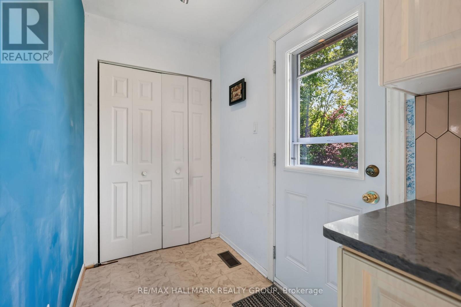 738 STILES CRESCENT - 21