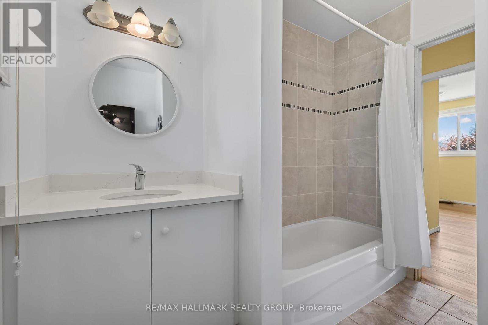 3 Bed, 2 Bath House for Sale in Ottawa – 738 STILES CRESCENT, Ottawa – MLS# X13518936 - Image 32
