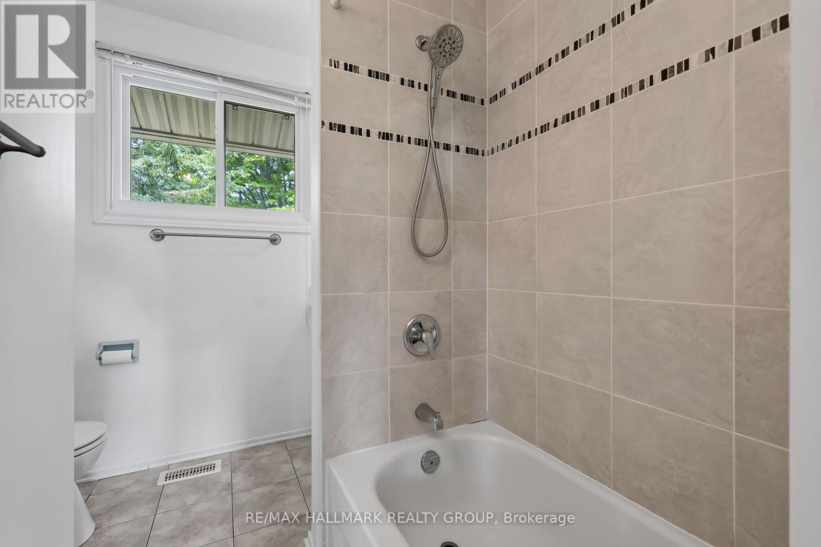 738 STILES CRESCENT - 33