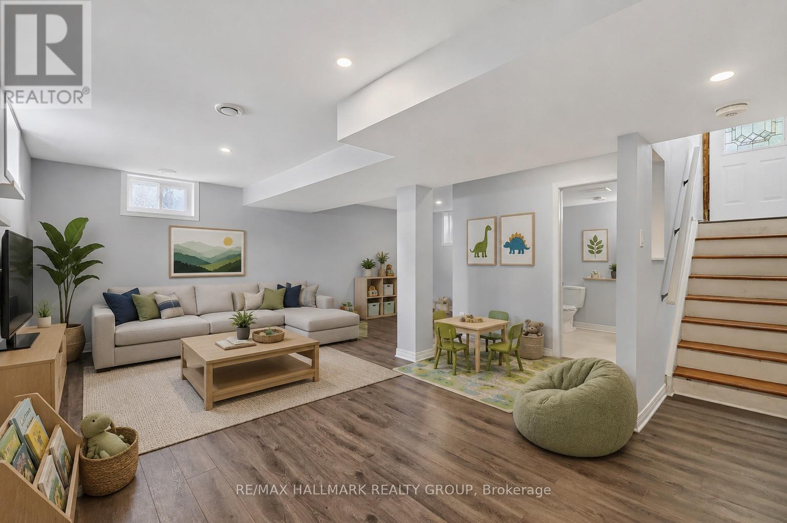 738 STILES CRESCENT - 34