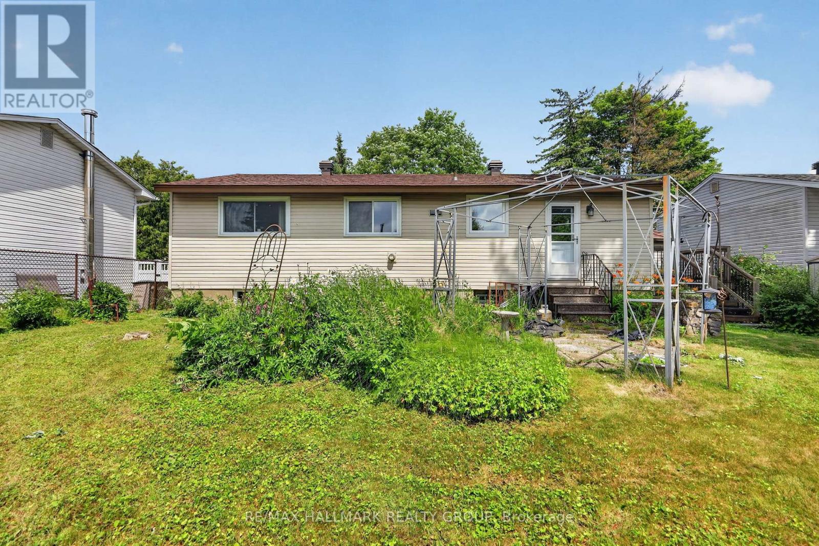3 Bed, 2 Bath House for Sale in Ottawa – 738 STILES CRESCENT, Ottawa – MLS# X13518936 - Image 44