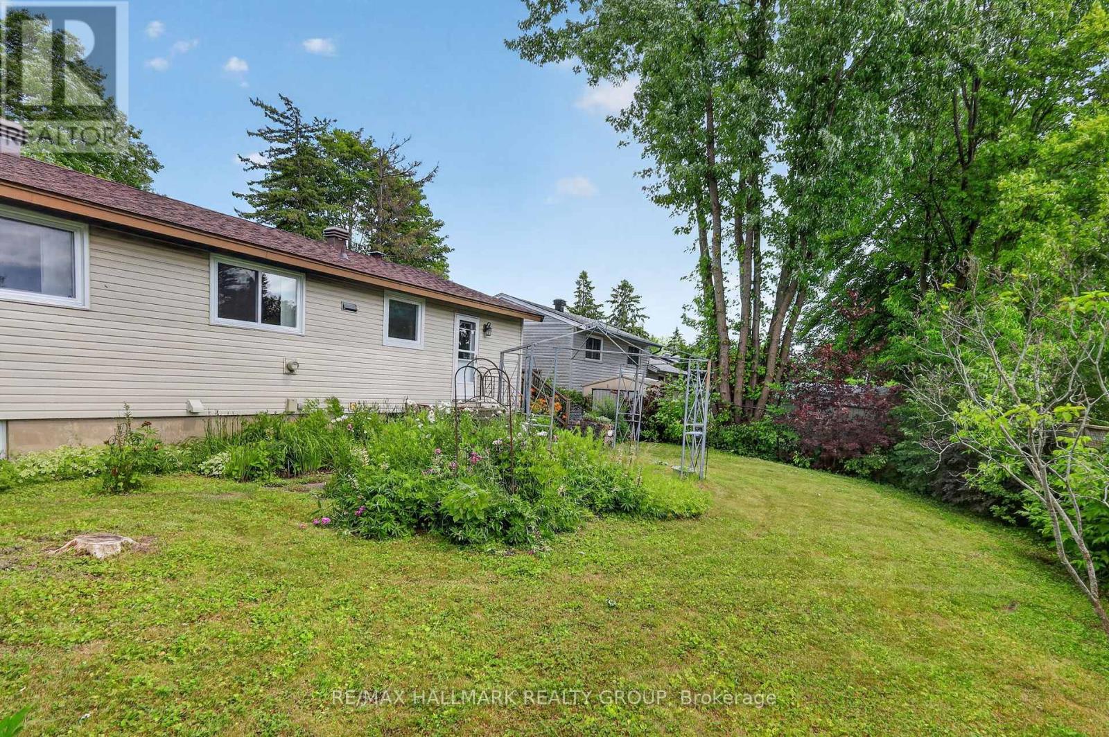 3 Bed, 2 Bath House for Sale in Ottawa – 738 STILES CRESCENT, Ottawa – MLS# X13518936 - Image 45