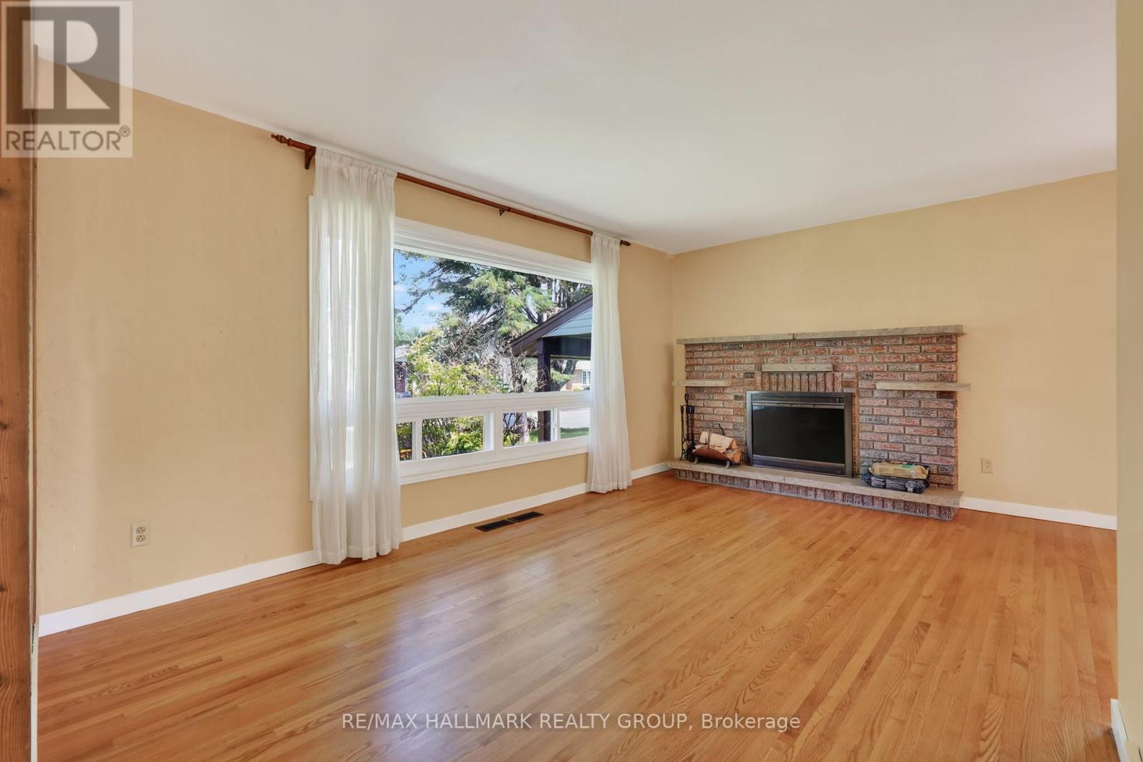 738 STILES CRESCENT - 7