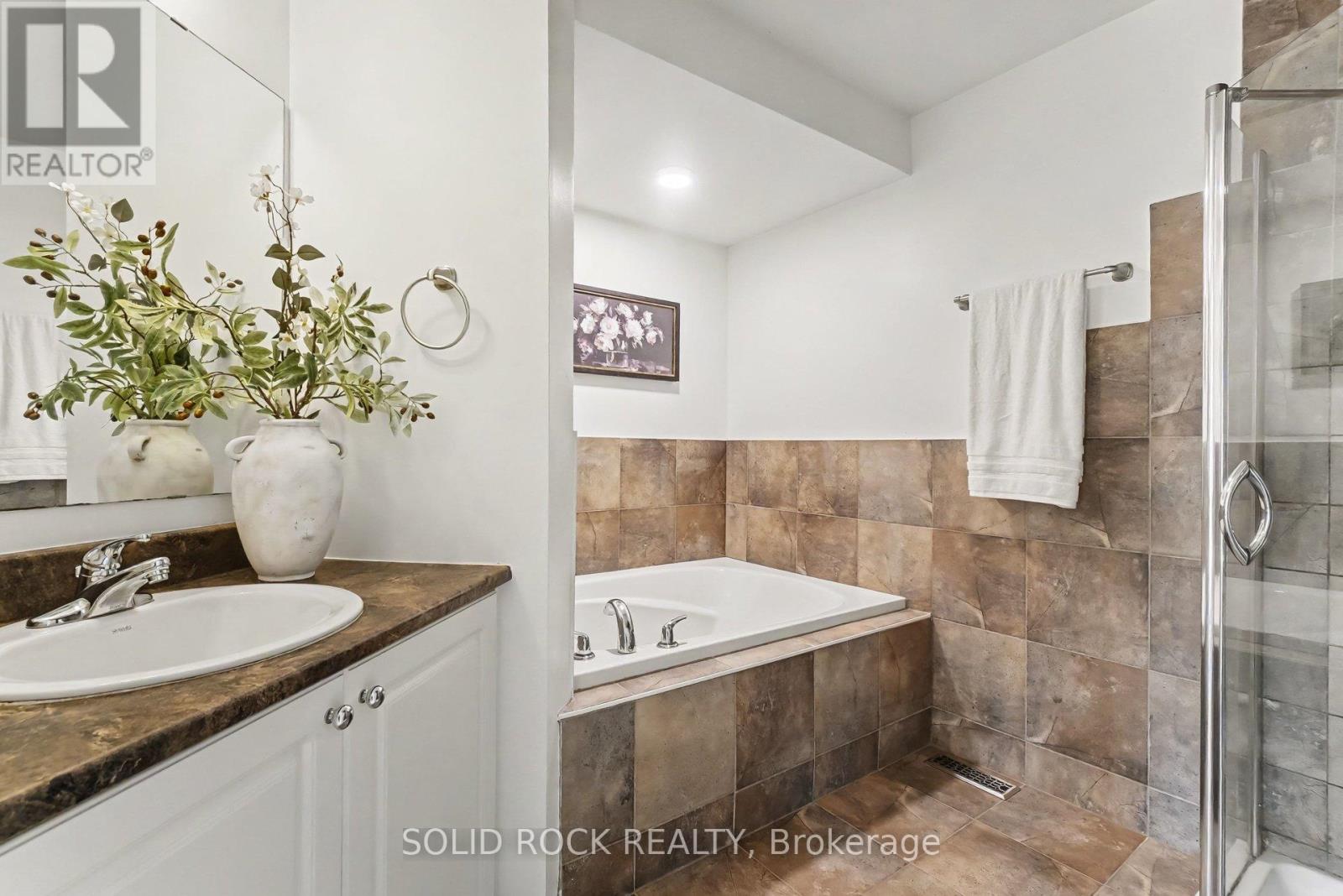 2 Bed, 2 Bath House for Sale in Ottawa – 369 CITIPLACE DRIVE, Ottawa – MLS# X13518958 - Image 19