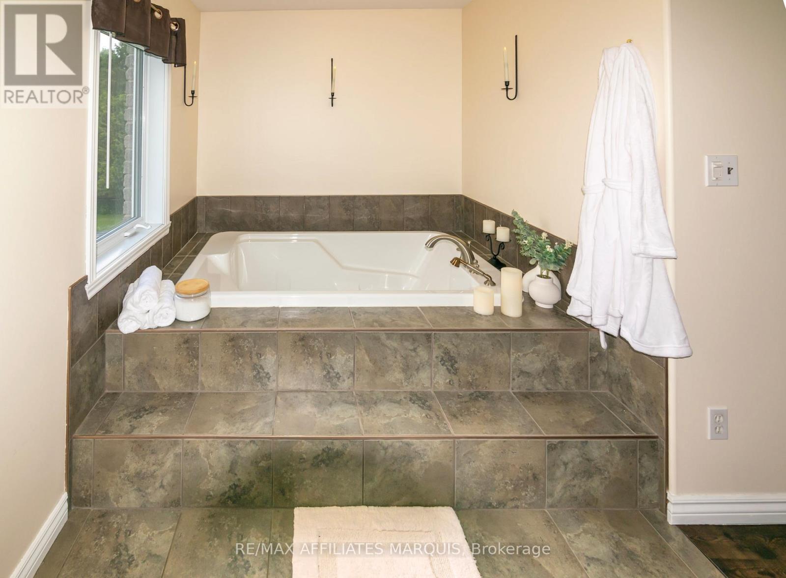 428 JOHNSTON ROAD - Image 14