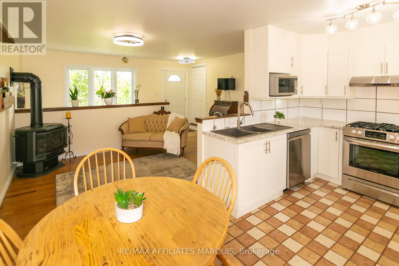 428 JOHNSTON ROAD - Image 3