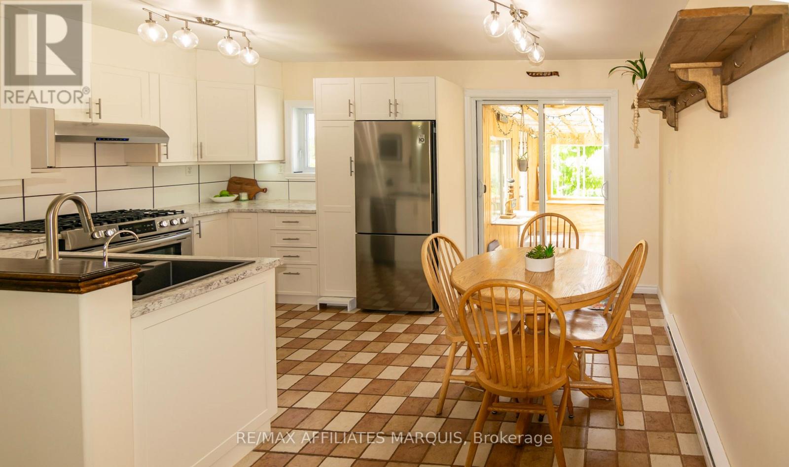 428 JOHNSTON ROAD - Image 4