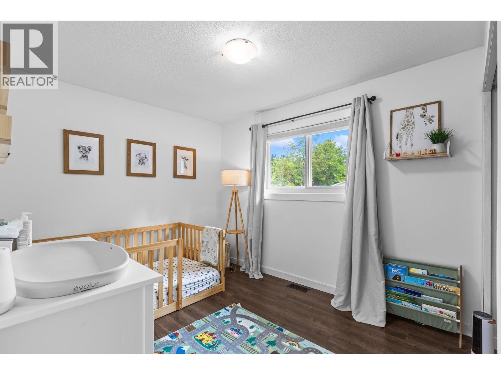3910 Highland Park Crescent - 16