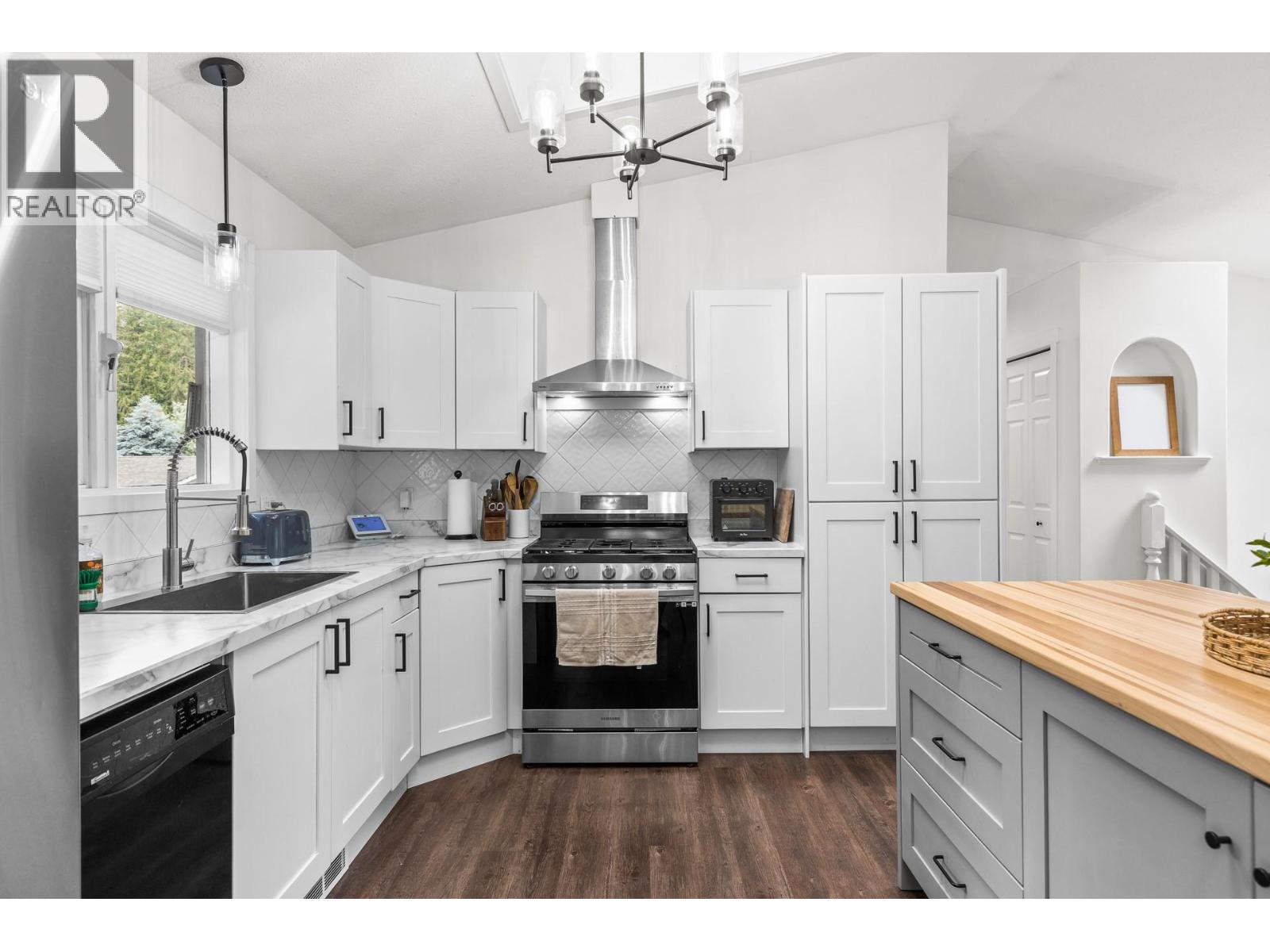 3910 Highland Park Crescent - 11