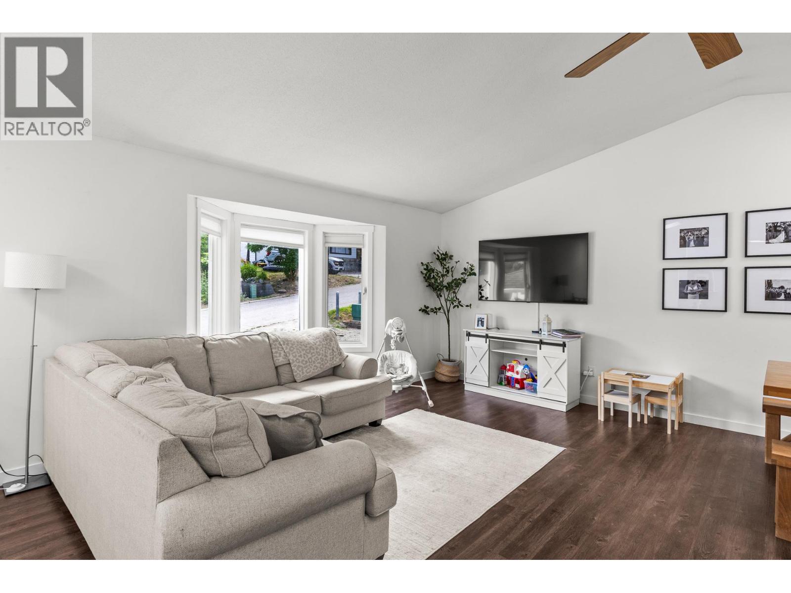 3910 Highland Park Crescent - 8