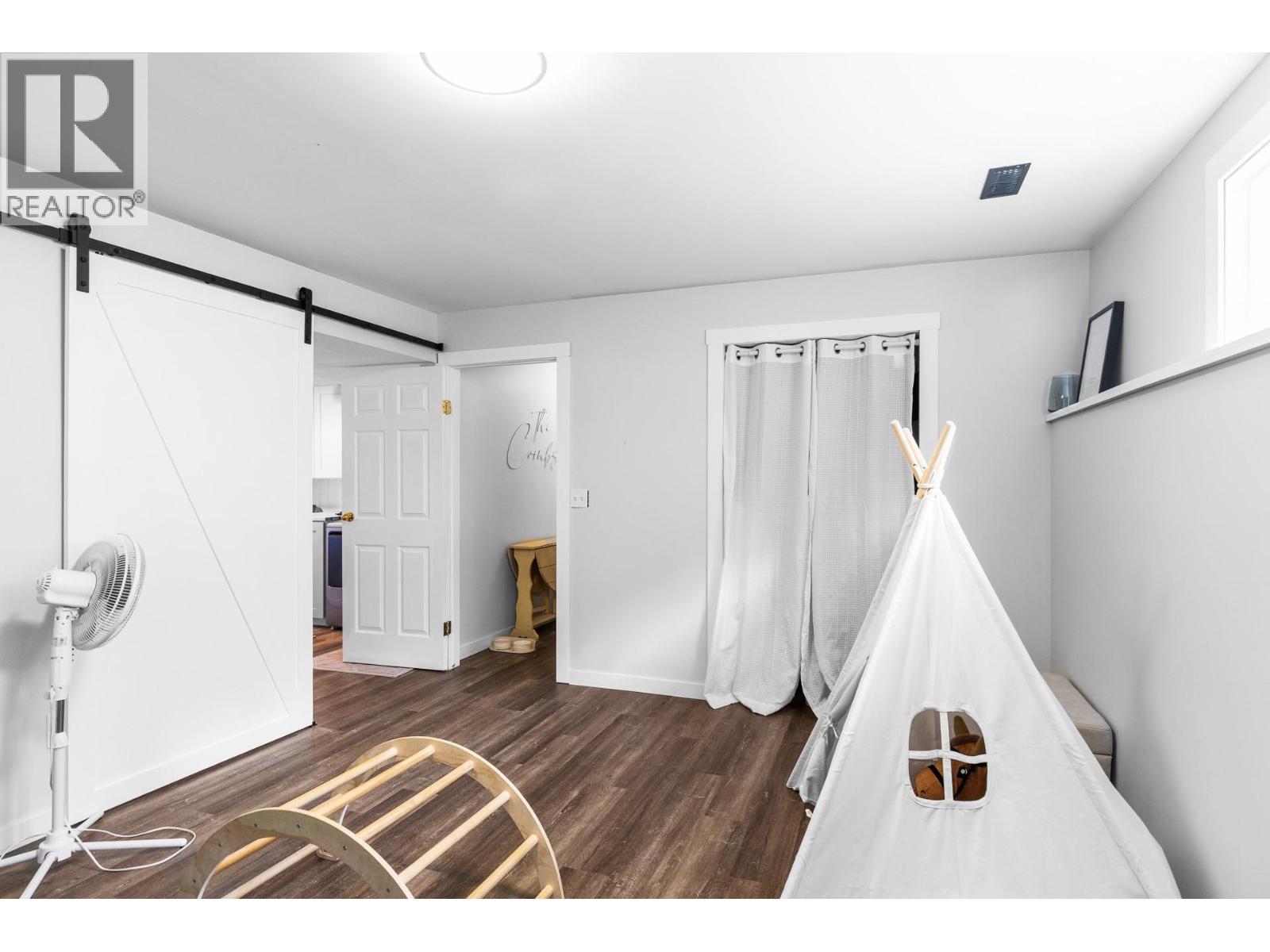 3910 Highland Park Crescent - 22