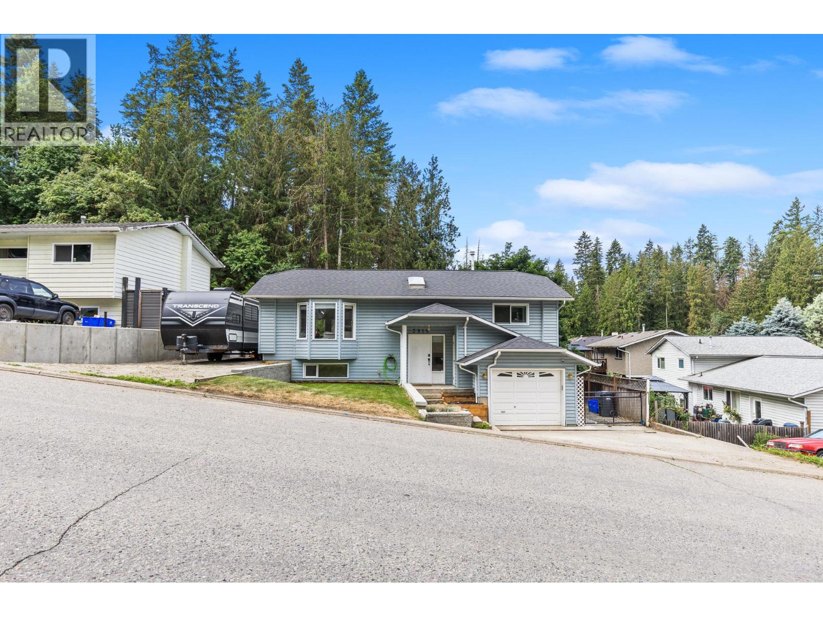 3910 Highland Park Crescent - 1