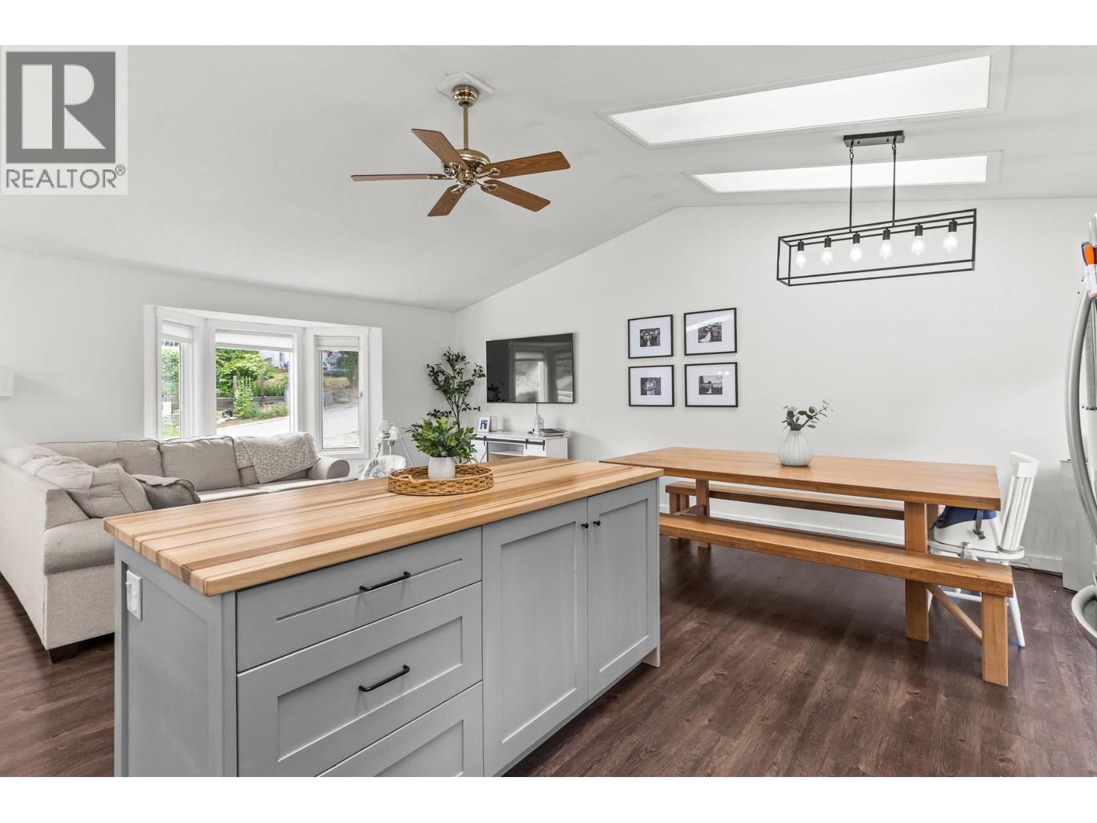3910 Highland Park Crescent - 12