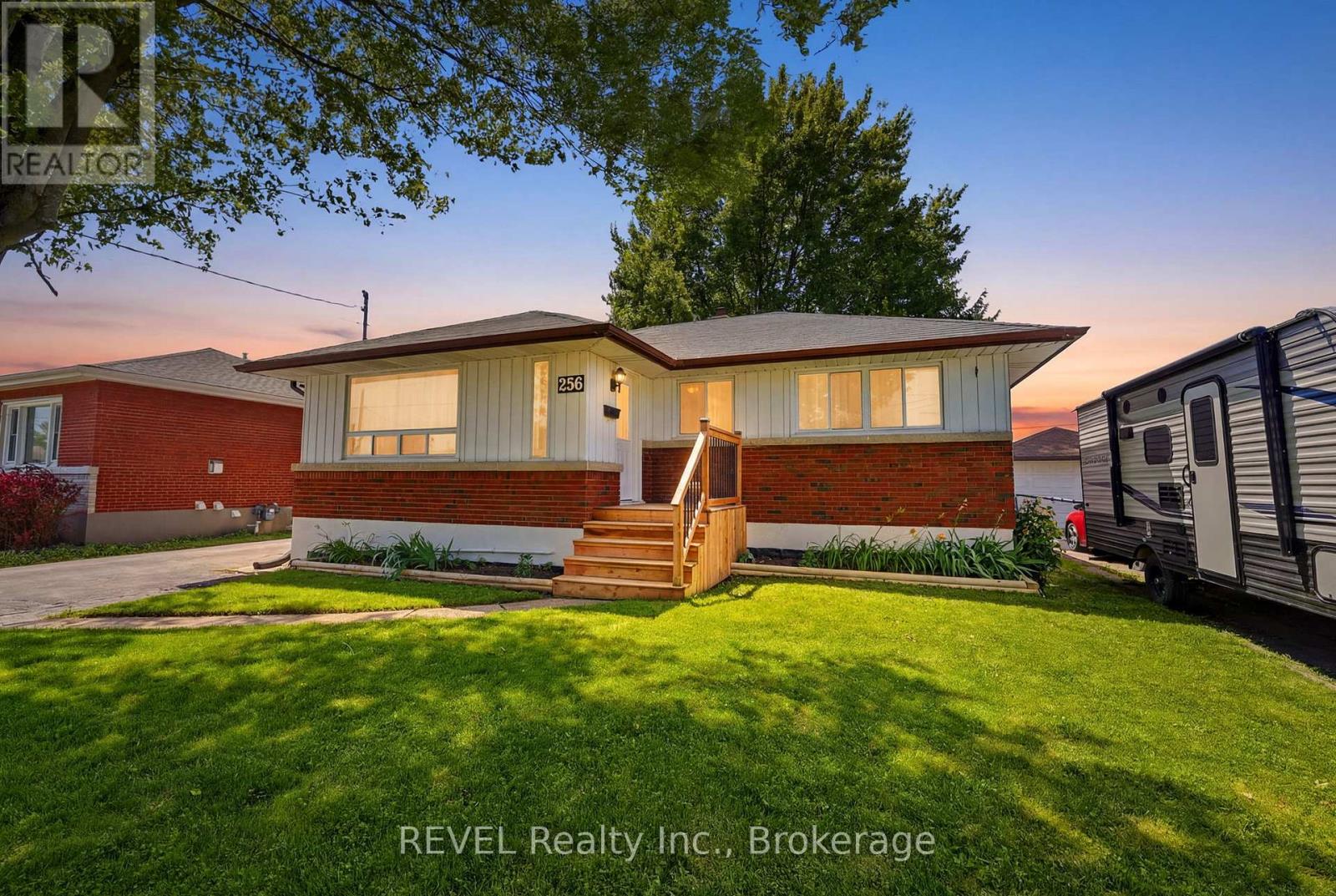 256 CLARKE STREET - 1