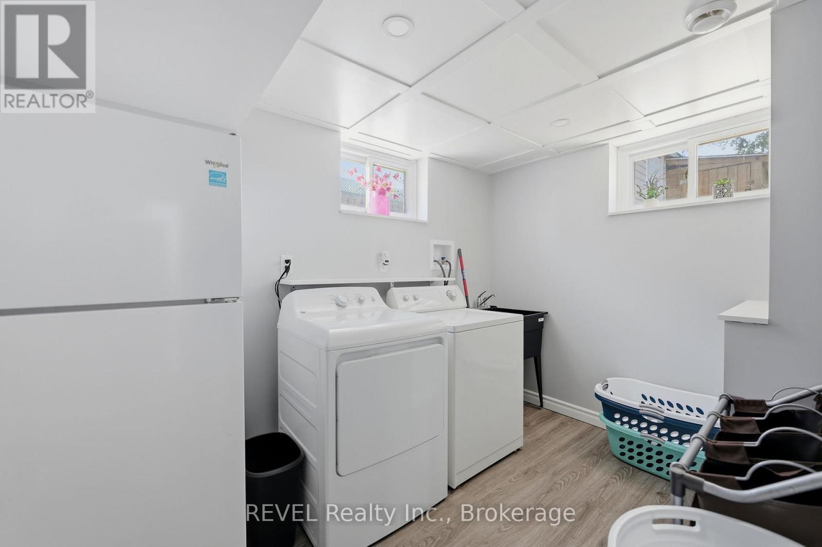 256 CLARKE STREET - Image 26