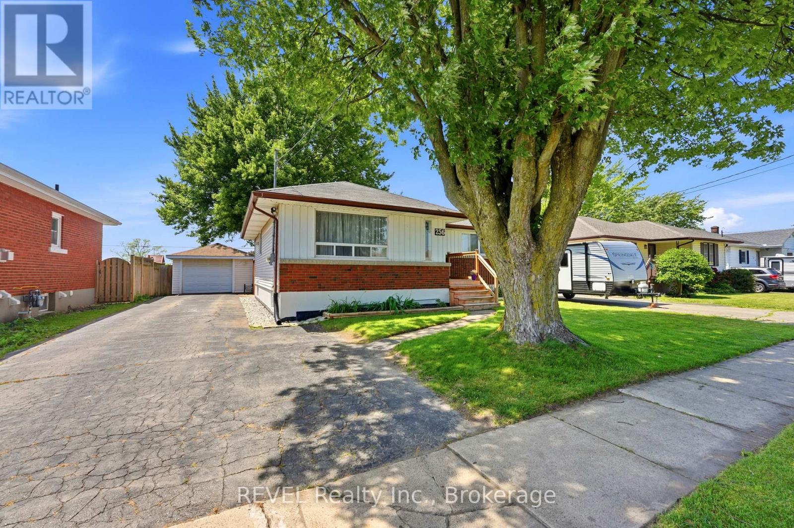 256 CLARKE STREET - Image 4