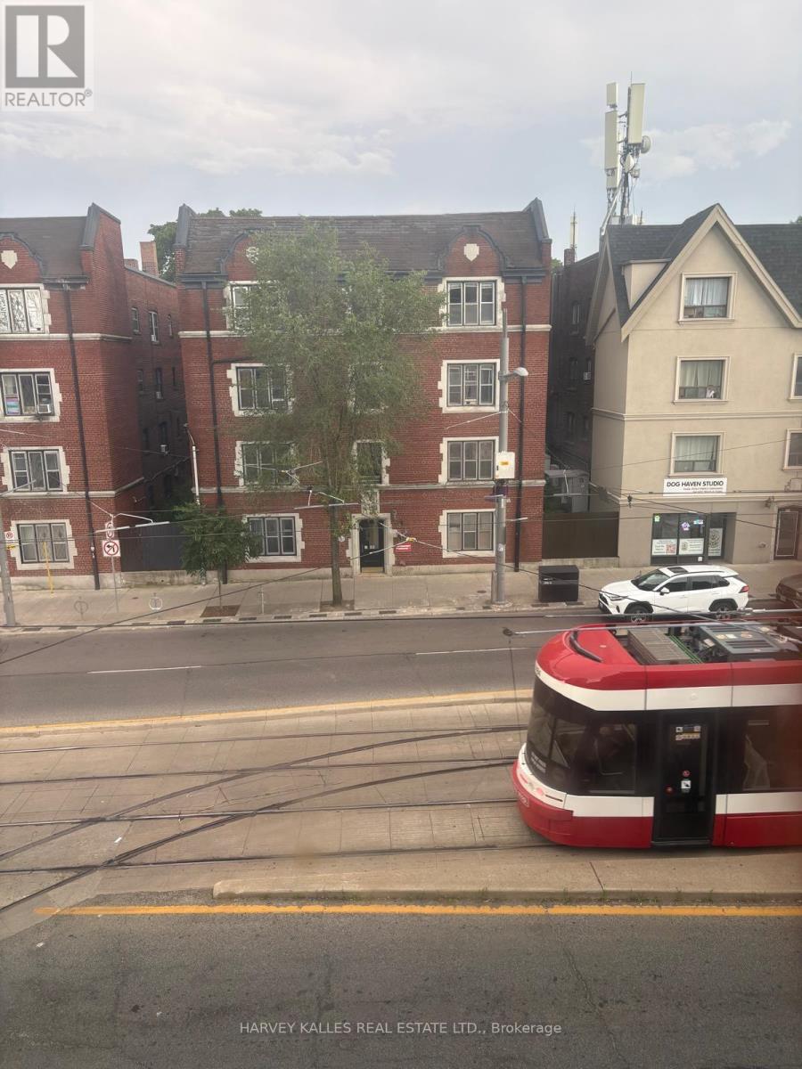 Photo of 930 St Clair Avenue