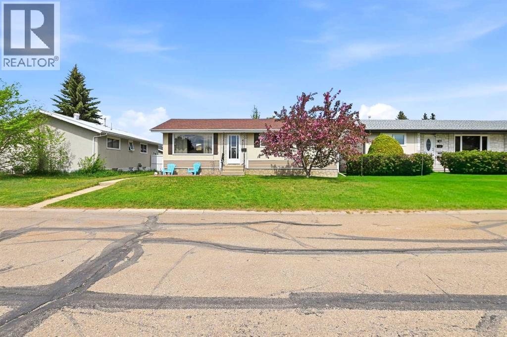 4726 47 Avenue - 3